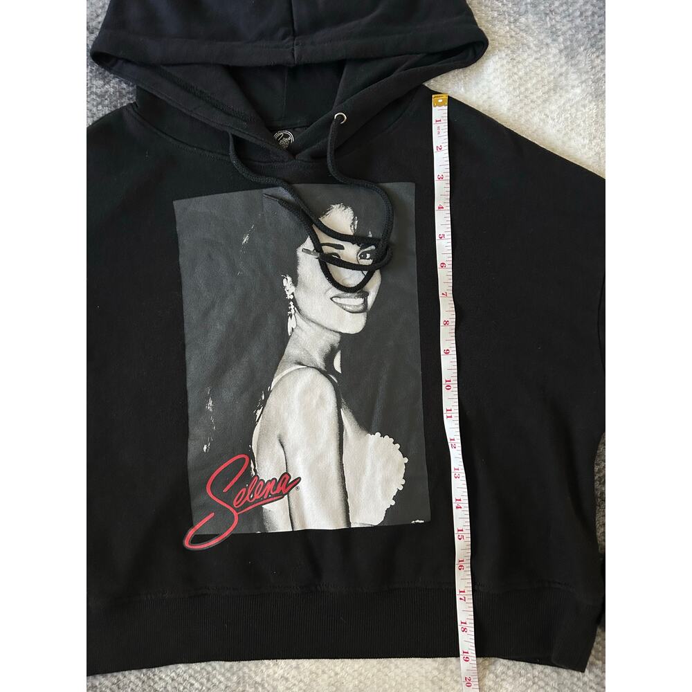 Selena Cropped Pullover Graphic Black Relaxed Fit Boxy Hoodie Size Medium - Picture 6 of 11